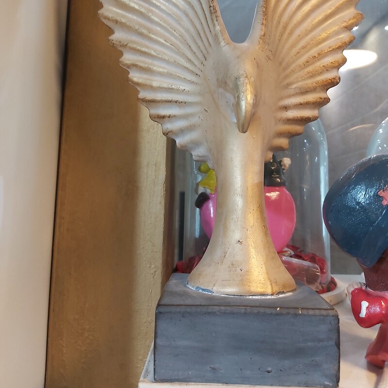 مجسمه مدل پرواز عقاب آزادی