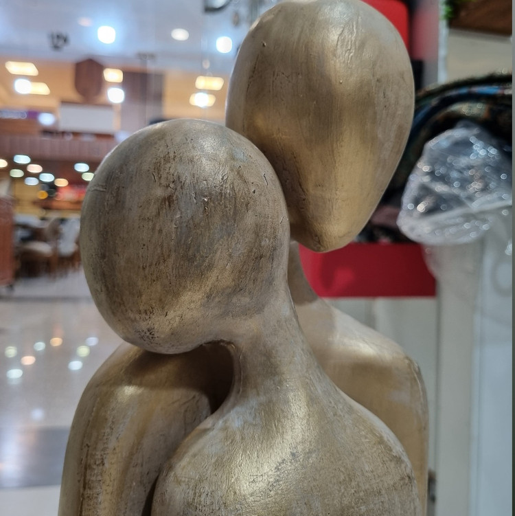 مجسمه آغوش رنگ طلایی جفتی کد ۹۰۱۴