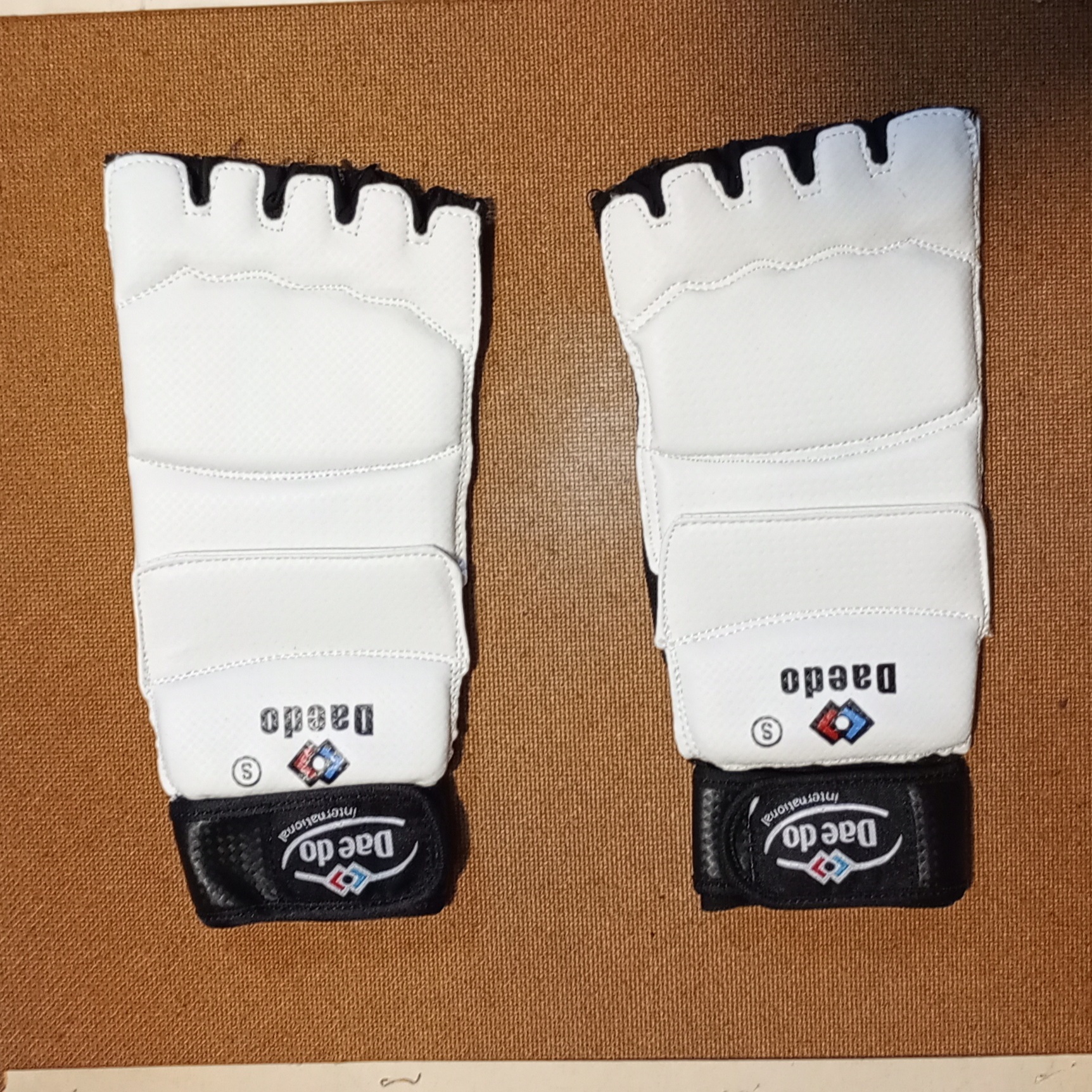 روپایی انگشتی تکواندو مدل C1902 با کف استرچ (S تا XL)