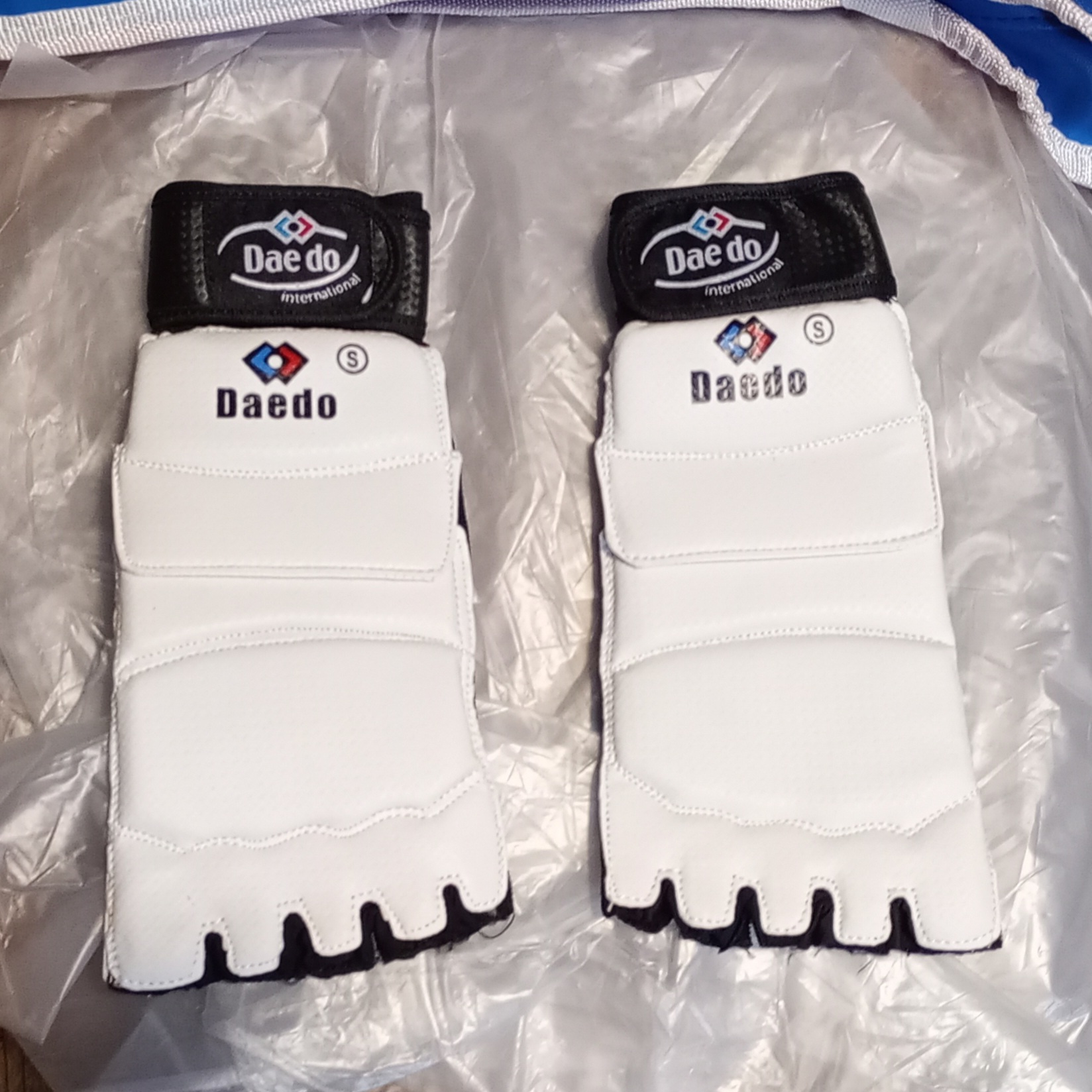 روپایی انگشتی تکواندو مدل C1902 با کف استرچ (S تا XL)