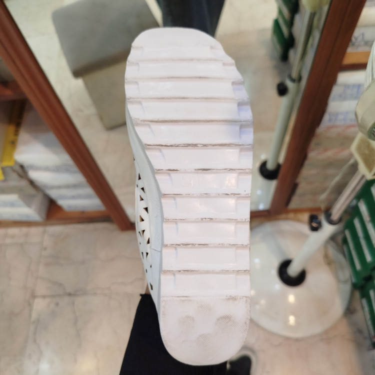 کفش طبی تابستانه سفید F29010