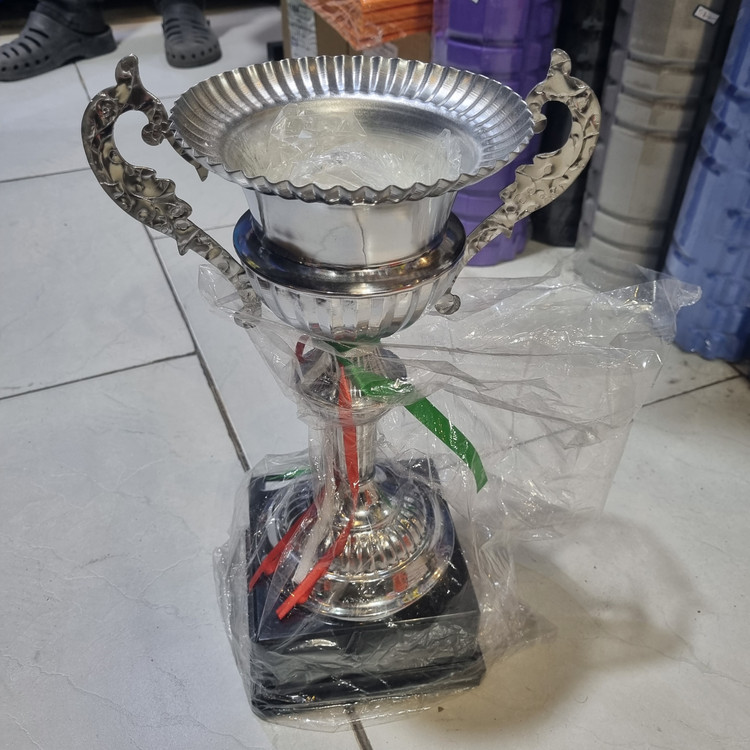 جام فلزی آبکاری شده مدل CB101 با پایه لاکی (ارتفاع ۴۰ سانت)