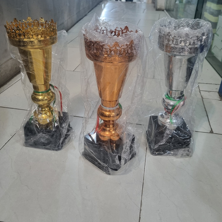 ست سهتایی جام فلزی آبکاری شده مدل CB103 با پایه لاکی (۴۰ سانت)