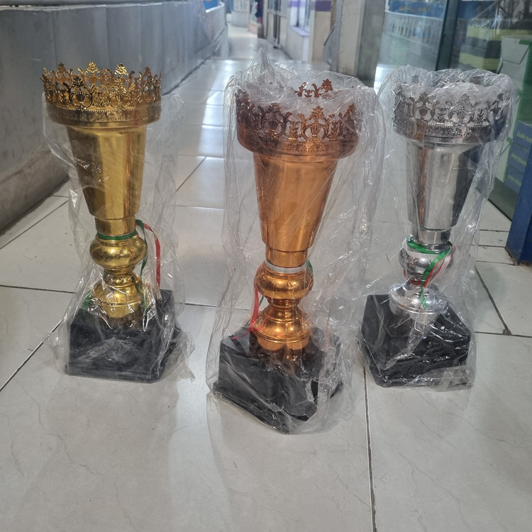 ست سهتایی جام فلزی آبکاری شده مدل CB103 با پایه لاکی (۴۰ سانت)