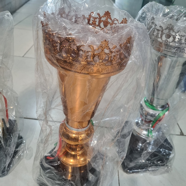 ست سهتایی جام فلزی آبکاری شده مدل CB103 با پایه لاکی (۴۰ سانت)