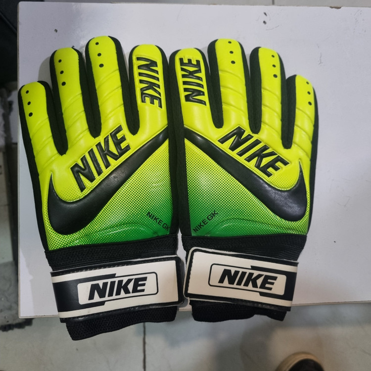 دستکش دروازهبانی لاتکسی مدل CB108 سایز ۸ پسرانه