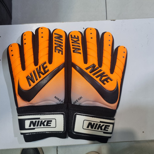 دستکش دروازهبانی لاتکسی مدل CB1011 سایز ۸ پسرانه