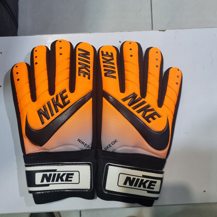 دستکش دروازهبانی لاتکسی مدل CB1011 سایز ۸ پسرانه