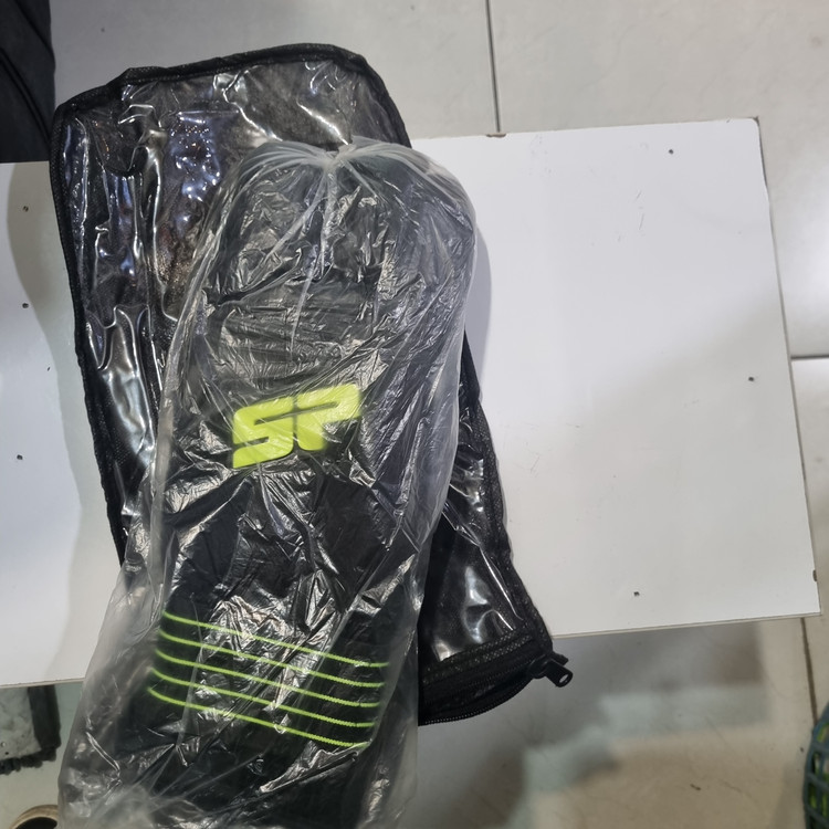 دستکش دروازهبانی اسفنجی مدل CB1012 سایز ۸ مردانه