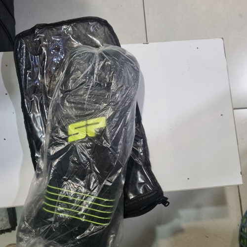 دستکش دروازهبانی اسفنجی مدل CB1012 سایز ۸ مردانه