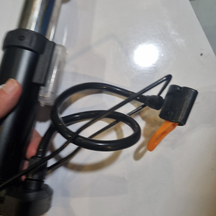 تلمبه پدالی چندمنظوره مدل CB1025 مناسب دوچرخه، موتور و انواع توپ