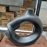 گلدان دکوری مشکی مدل پیچ سرامیکی مدل CN103