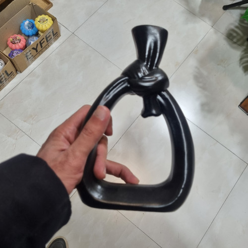 گلدان دکوری گرهای مدرن مشکی پلیاستری مدل CN108