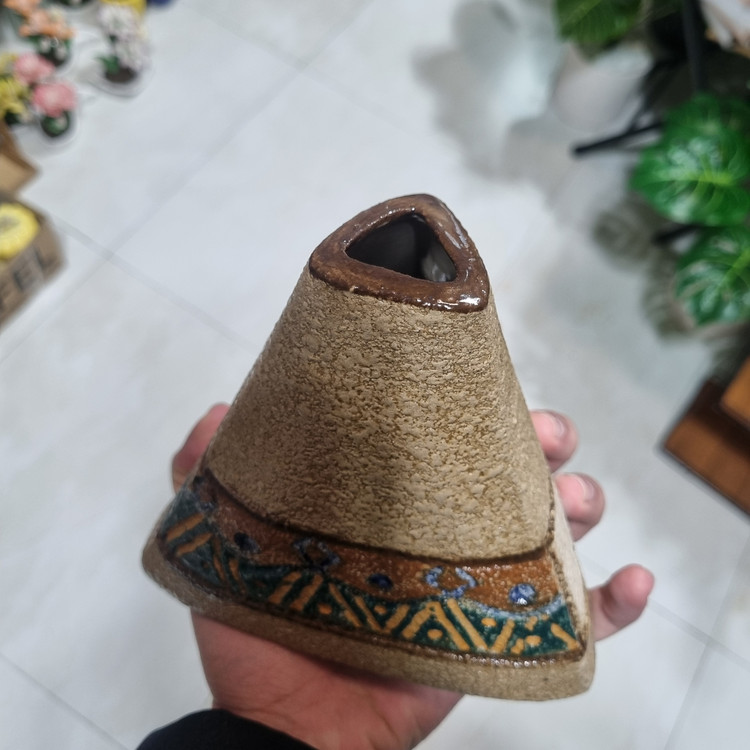 گلدان سفالی مثلثی دستساز علیشاه مدل CN1011