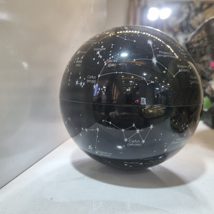 گوی دکوری چرخان طرح آسمان شب باطریخور کد CN1019