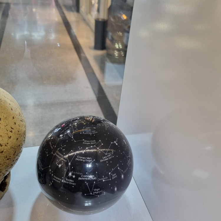 گوی دکوری چرخان طرح آسمان شب باطریخور کد CN1019