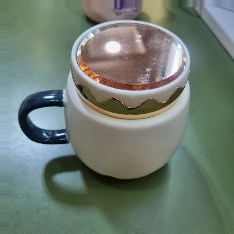 ماگ دکوری درب آینهای طرح گربه دسته آبی کد CN1023