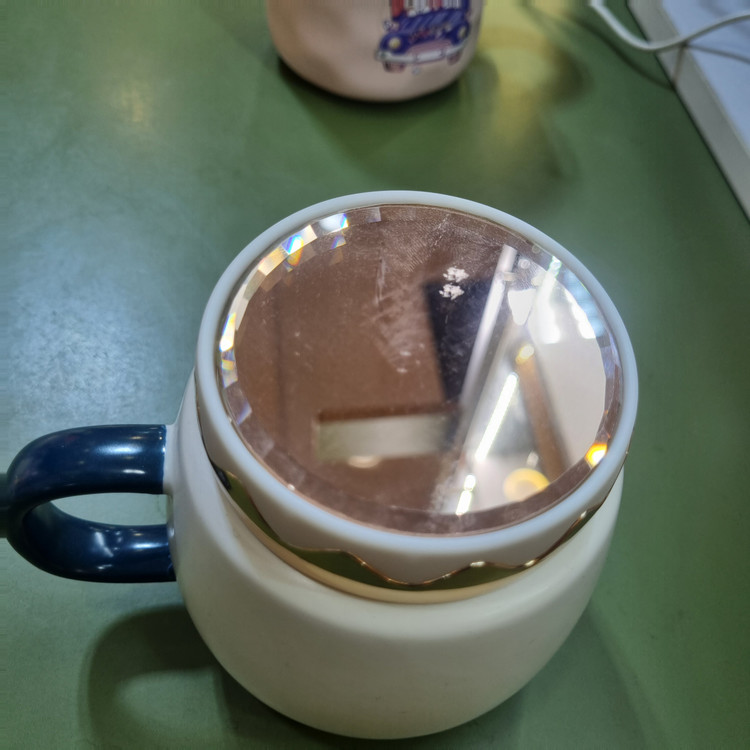 ماگ دکوری درب آینهای طرح گربه دسته آبی کد CN1023