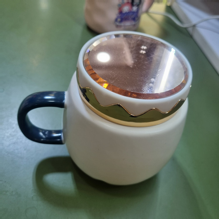 ماگ دکوری درب آینهای طرح گربه دسته آبی کد CN1023