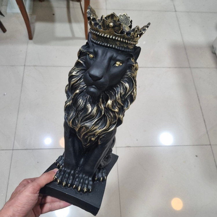 مجسمه شیر تاجدار کد BM106