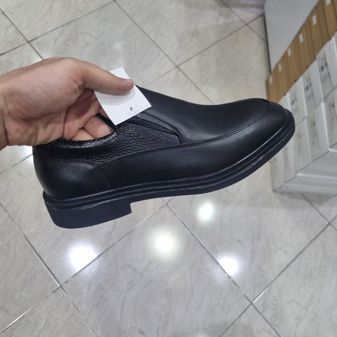 کفش بی بند چرم مشکی کد BJ1015